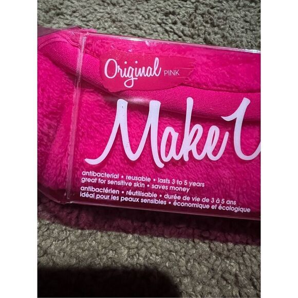 The Original MakeUp Eraser Effortlessly Remove All Makeup - Picture 2 of 9